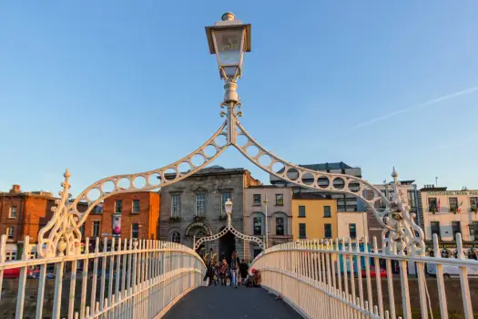 Gdzie leży Dublin? Miasto nad Liffey i najlepsze atrakcje