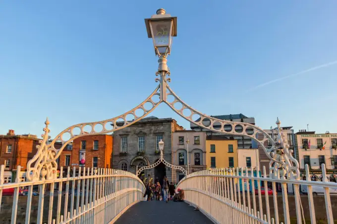 Gdzie leży Dublin? Miasto nad Liffey i najlepsze atrakcje